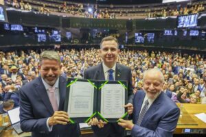 Leia mais sobre o artigo Promulgada a Reforma Tributária: o que muda na vida do povo brasileiro?