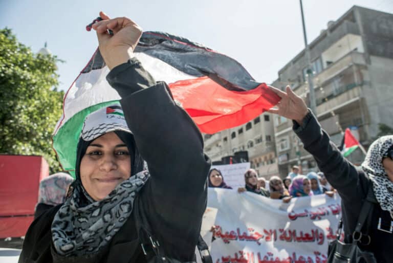 Leia mais sobre o artigo Artigo | Principais vítimas do massacre de Israel, mulheres palestinas também são protagonistas na resistência