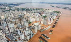 Leia mais sobre o artigo Solidariedade no RS: doações são recolhidas em mais de 100 pontos de apoio em Porto Alegre; saiba onde doar