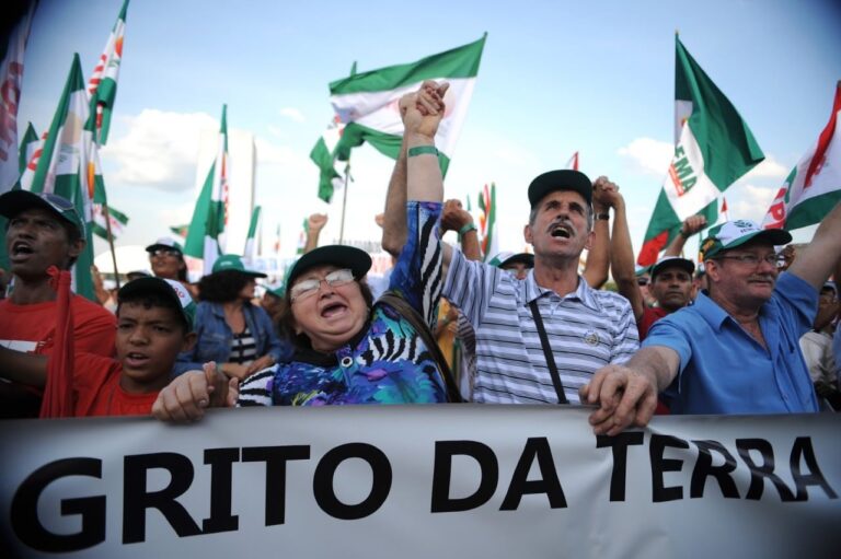 Leia mais sobre o artigo Nota de solidariedade à Confederação Nacional dos Trabalhadores Rurais Agricultores e Agricultoras Familiares (CONTAG)