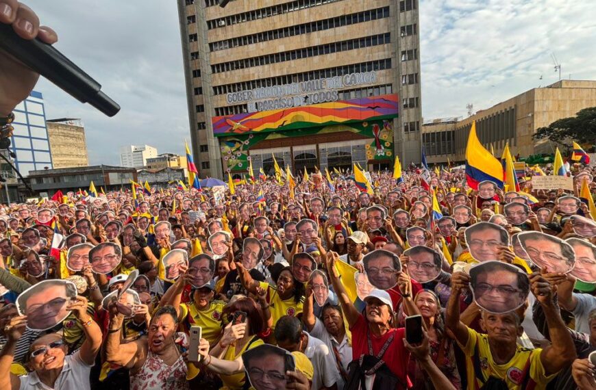 Eleições na Colômbia: esquerda lidera enquanto direita fragmentada disputa rumo do país